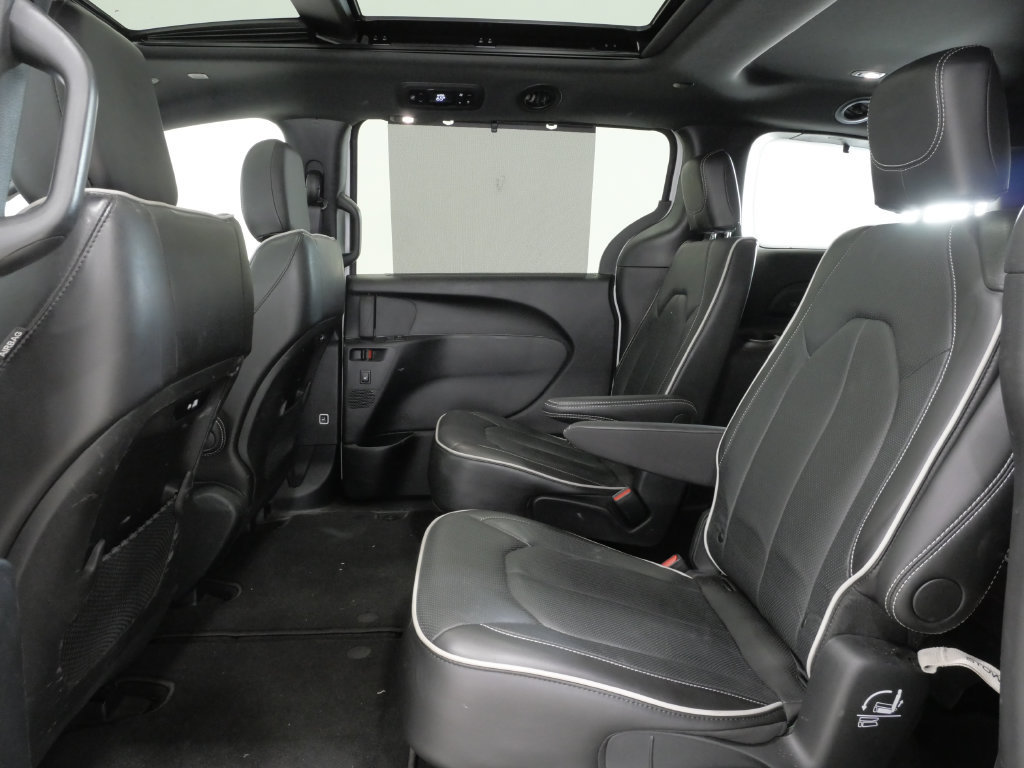 Used 2024 Chrysler Pacifica Limited w/ S Appearance Package FWD image 23