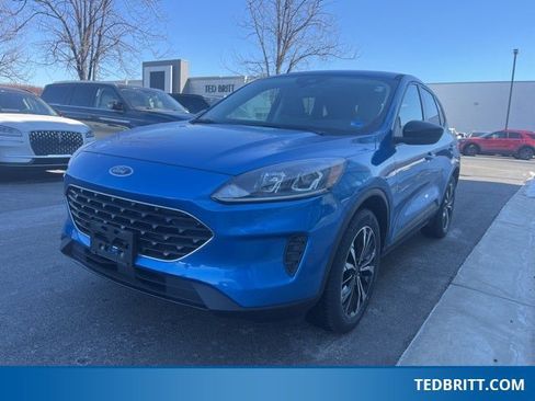 Certified 2021 Ford Escape SE w/ SE Sport Appearance Package image 3