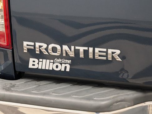 Used 2017 Nissan Frontier SV image 4