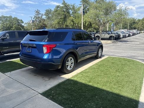 Certified 2021 Ford Explorer XLT RWD image 4