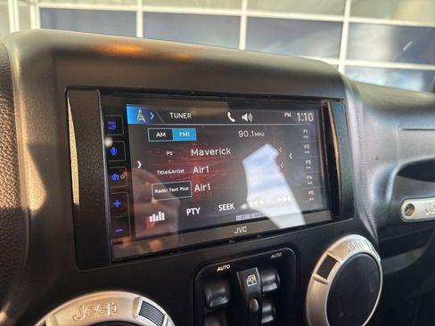 Used 2014 Jeep Wrangler Unlimited Rubicon w/ Max Tow Package image 27