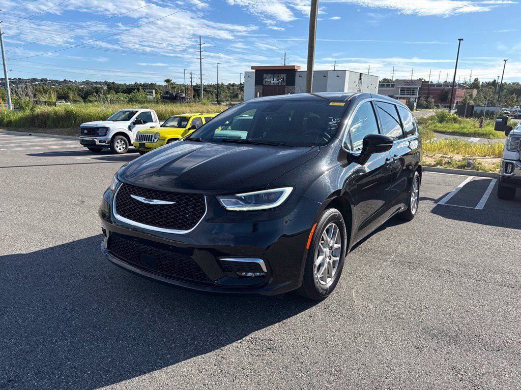 Used 2026 Chrysler Pacifica Select FWD image 5