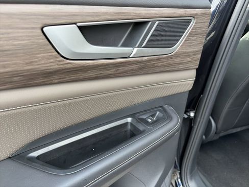 Used 2025 Volkswagen Atlas SEL image 19