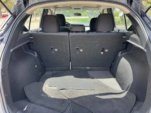 Used 2019 Nissan Kicks SV image 15