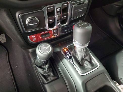 New 2025 Jeep Gladiator Rubicon image 17