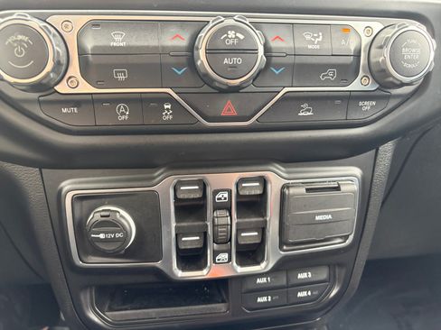 Used 2021 Jeep Wrangler Unlimited Sport AWD/4WD image 25