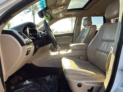 Used 2014 Jeep Grand Cherokee Limited w/ Trailer Tow Group IV image 21