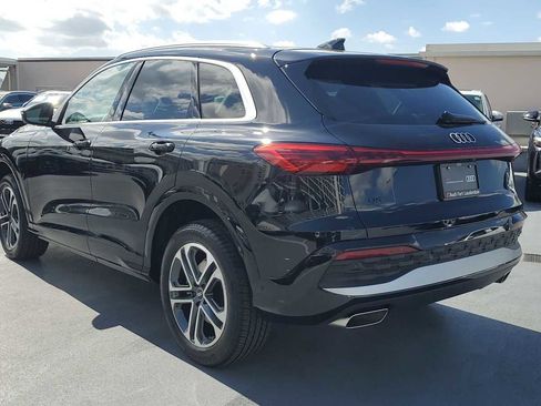 Certified 2025 Audi Q5 Premium w/ Convenience Package image 4