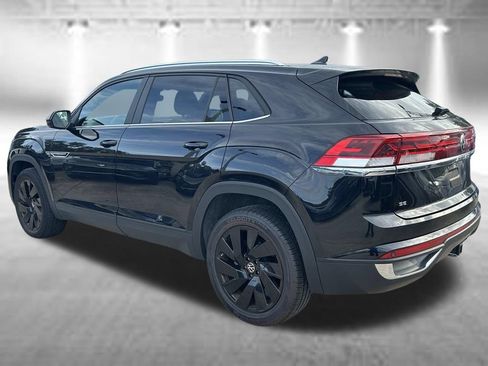 Certified 2024 Volkswagen Atlas Cross Sport SE w/ Panoramic Sunroof Package FWD image 4