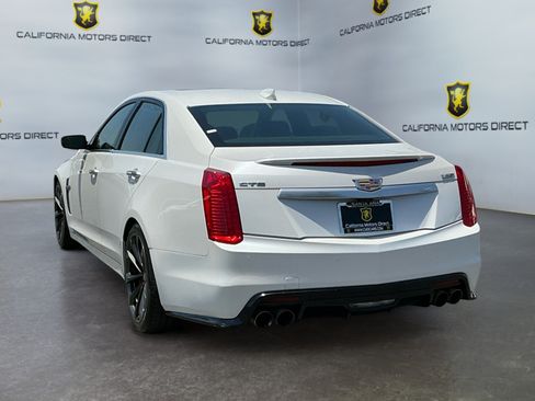 Used 2018 Cadillac CTS V w/ Luxury Package RWD image 7