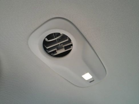 Used 2023 Chrysler Voyager LX image 29