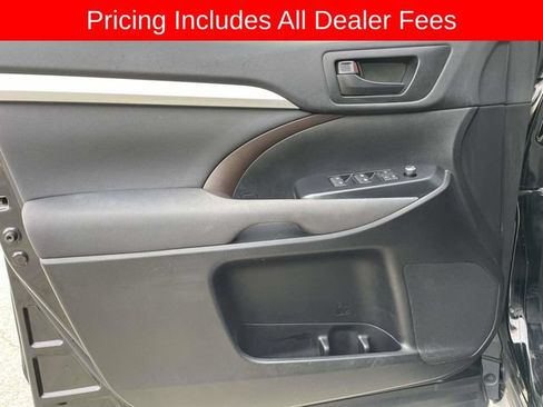 Used 2019 Toyota Highlander LE AWD/4WD image 18