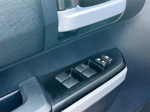 Used 2015 Toyota Tundra SR5 image 18