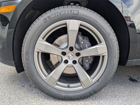 Used 2025 Porsche Macan image 29