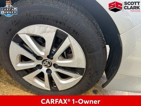 Used 2016 Toyota Prius Two FWD image 2