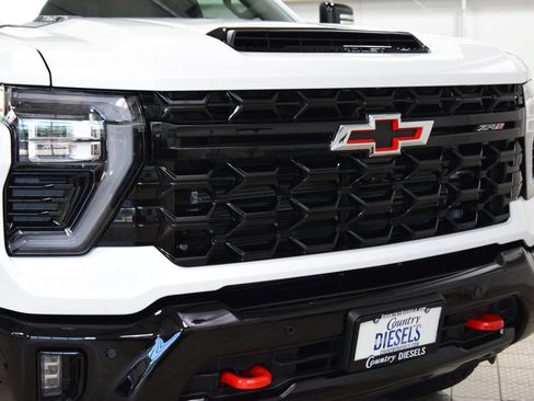 Used 2026 Chevrolet Silverado 2500 ZR2 AWD/4WD image 12