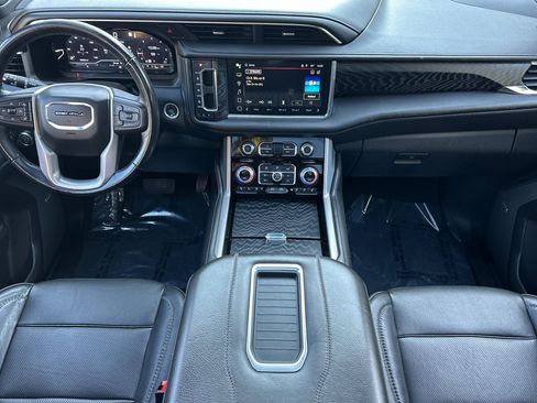 Used 2022 GMC Yukon XL Denali image 12