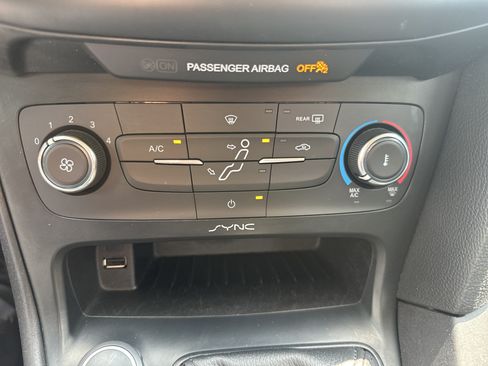 Used 2015 Ford Focus SE FWD image 16