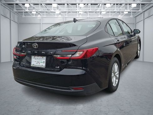 Used 2025 Toyota Camry LE image 5