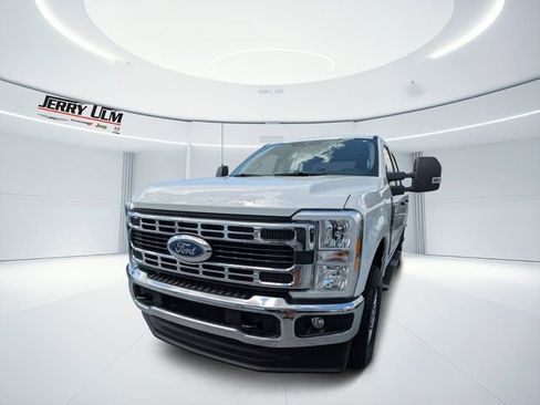 Used 2025 Ford F250 XLT image 6