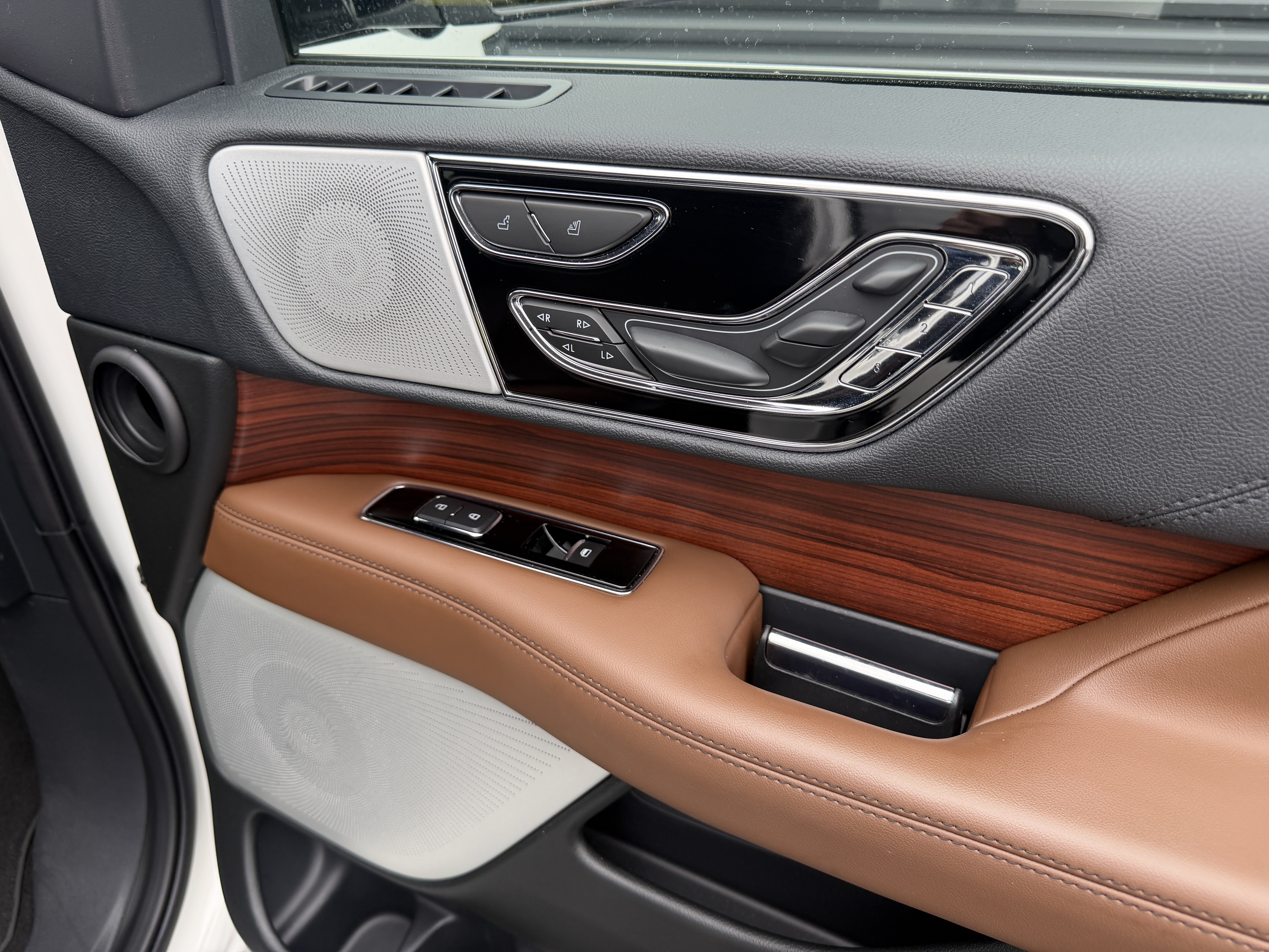 Used 2022 Lincoln Navigator Reserve AWD/4WD image 12