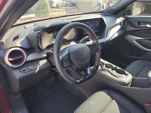 Used 2025 Chevrolet Trax RS FWD image 18