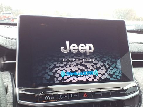 Used 2023 Jeep Compass Sport image 11