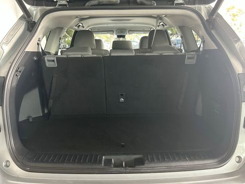 Used 2023 Toyota Highlander LE image 39