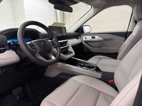 New 2026 Ford Explorer Active w/ Active Comfort Package image 6