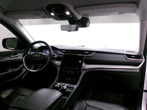 Used 2021 Jeep Grand Cherokee L Limited w/ Luxury Tech Group II image 3