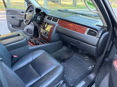 Used 2011 Chevrolet Suburban LTZ AWD/4WD image 22