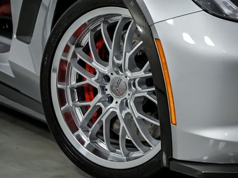 Used 2015 Chevrolet Corvette Z06 w/ 3LZ Preferred Equipment Group RWD image 4