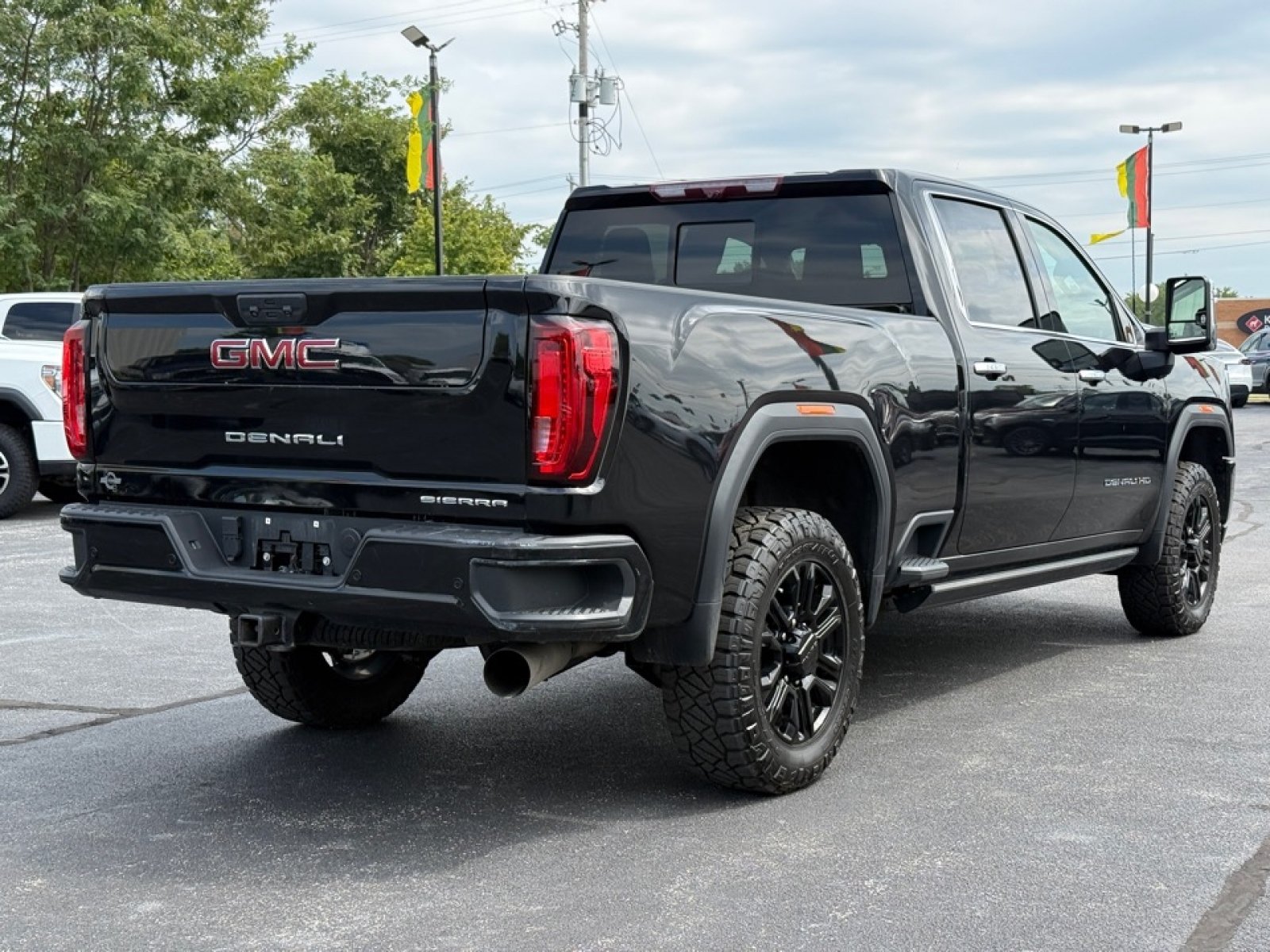Used 2023 GMC Sierra 2500 Denali w/ Denali Black Diamond Edition AWD/4WD image 8