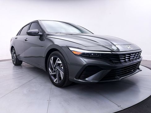 Used 2025 Hyundai Elantra Sport FWD image 8