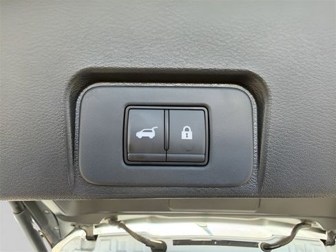 Used 2024 Nissan Rogue SV image 19