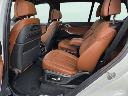 Used 2022 BMW X7 xDrive40i w/ M Sport Package AWD/4WD image 12