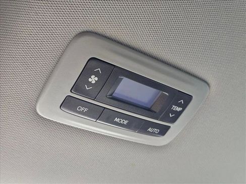 Used 2019 Toyota Sienna XLE w/ XLE Navigation Package FWD image 19