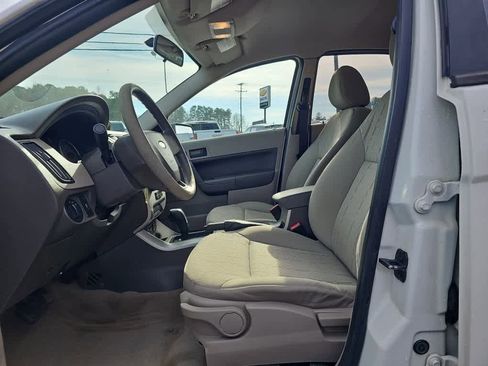 Used 2011 Ford Focus SE image 9