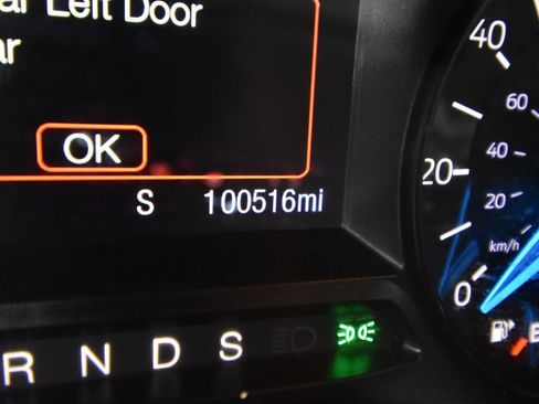 Used 2018 Ford Explorer XLT image 13