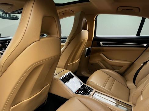 Used 2018 Porsche Panamera image 20