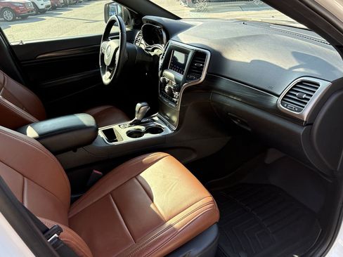 Used 2019 Jeep Grand Cherokee Laredo image 20