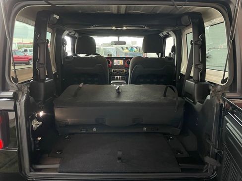 Used 2021 Jeep Wrangler Rubicon image 24
