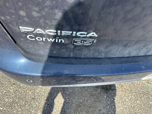 Used 2020 Chrysler Pacifica Touring-L FWD image 15