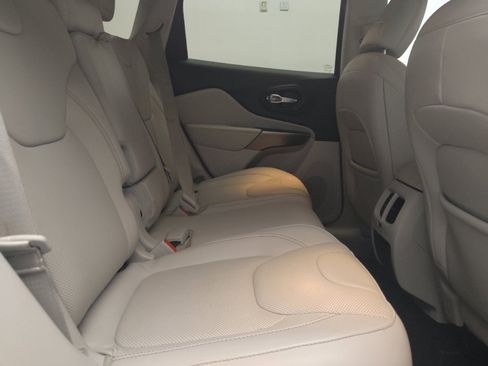 Used 2020 Jeep Cherokee Limited w/ Luxury Group FWD image 19