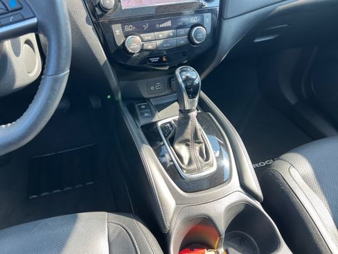 Used 2020 Nissan Rogue SL w/ Premium Package AWD/4WD image 12