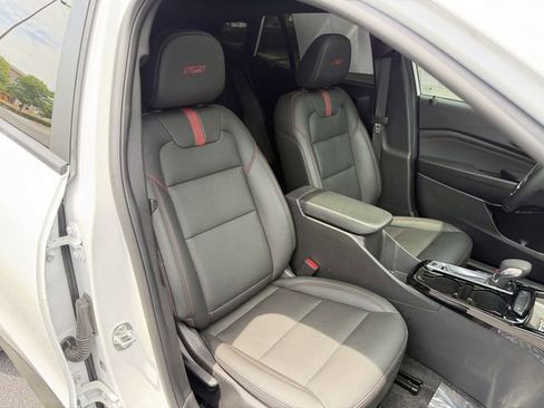 Used 2025 Chevrolet Trax RS w/ Sunroof Package FWD image 33