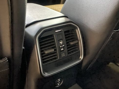 Used 2022 Porsche Macan image 25