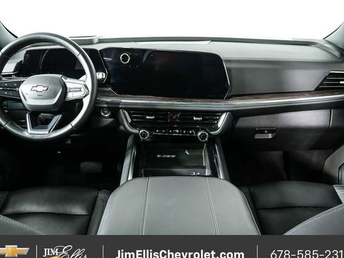 Used 2025 Chevrolet Suburban LT image 19