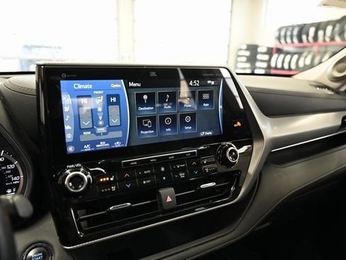 Used 2022 Toyota Highlander Platinum image 16