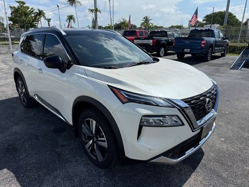 Used 2021 Nissan Rogue Platinum AWD/4WD image 2